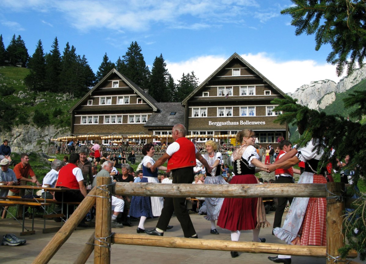 Hotels-with-traditional-Swiss-music