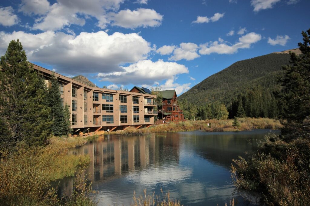 Riverbank-Lodge