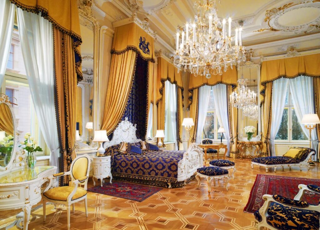 luxurious-hotel-room-suitable-for-groups